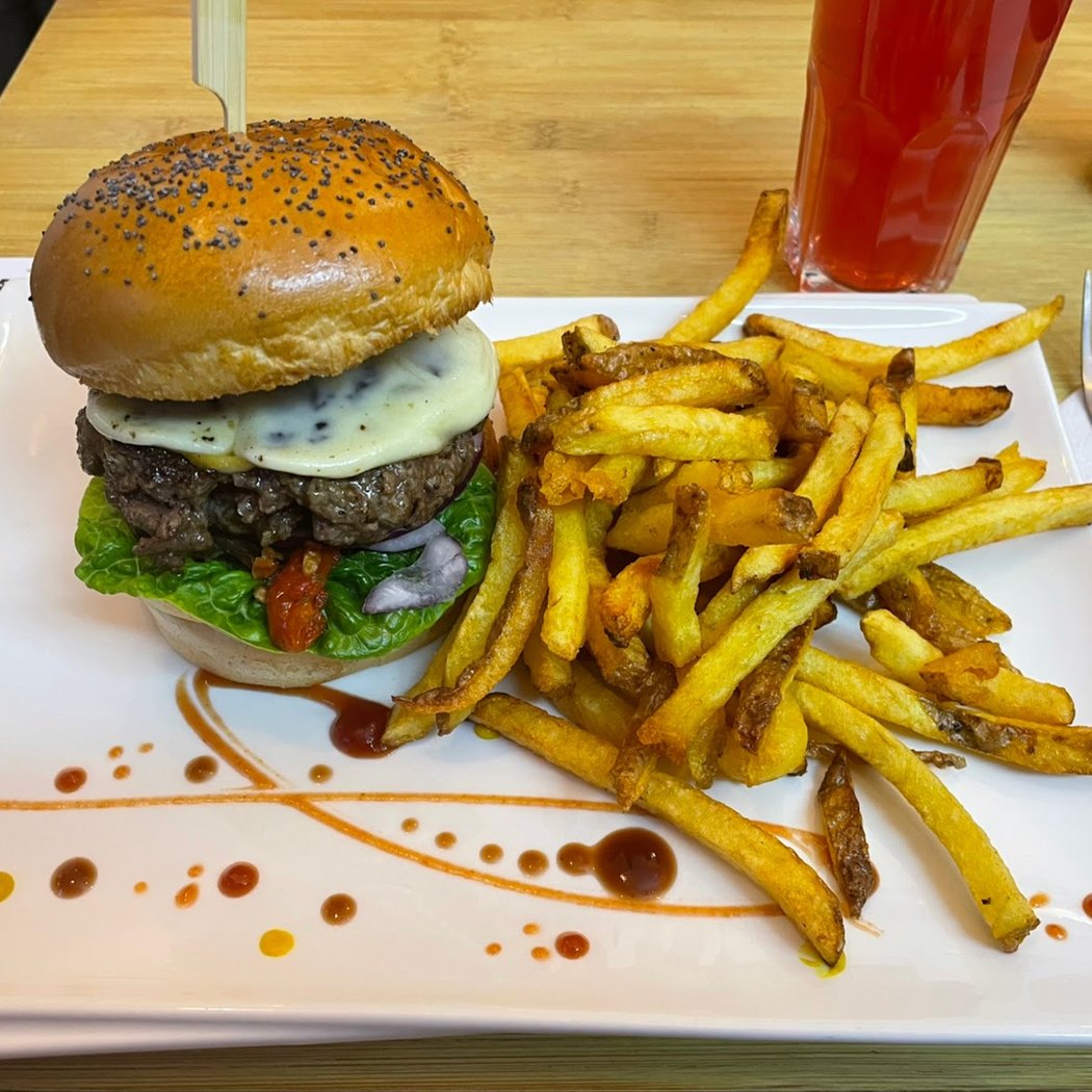 XV Burger 3